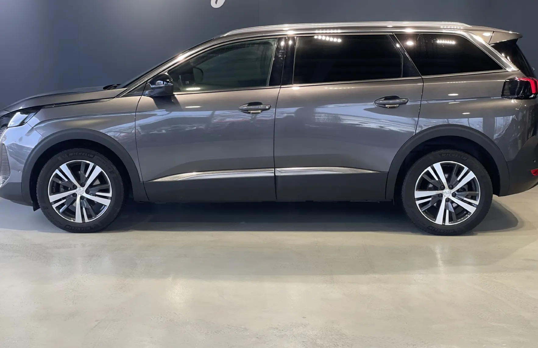 Zunanja slika - Peugeot 5008 - 7SEDEŽEV-VIRTUAL-NAVI-360KAM-LED-KEYLESS-ALU - 4