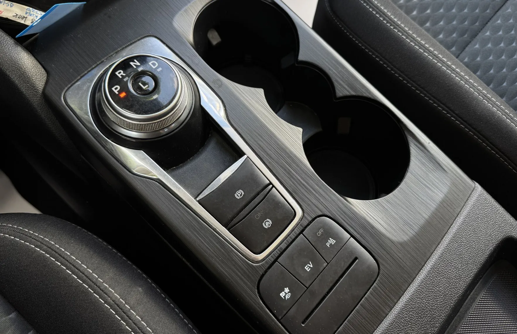 Zunanja slika - Ford Kuga - 2.0 PHEV-1last-navi-pdc-alu-acc-vl.kljuka-servisir - 8