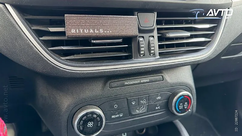 Notranja slika - Ford Focus - 1,5 EcoBlue Active - 8