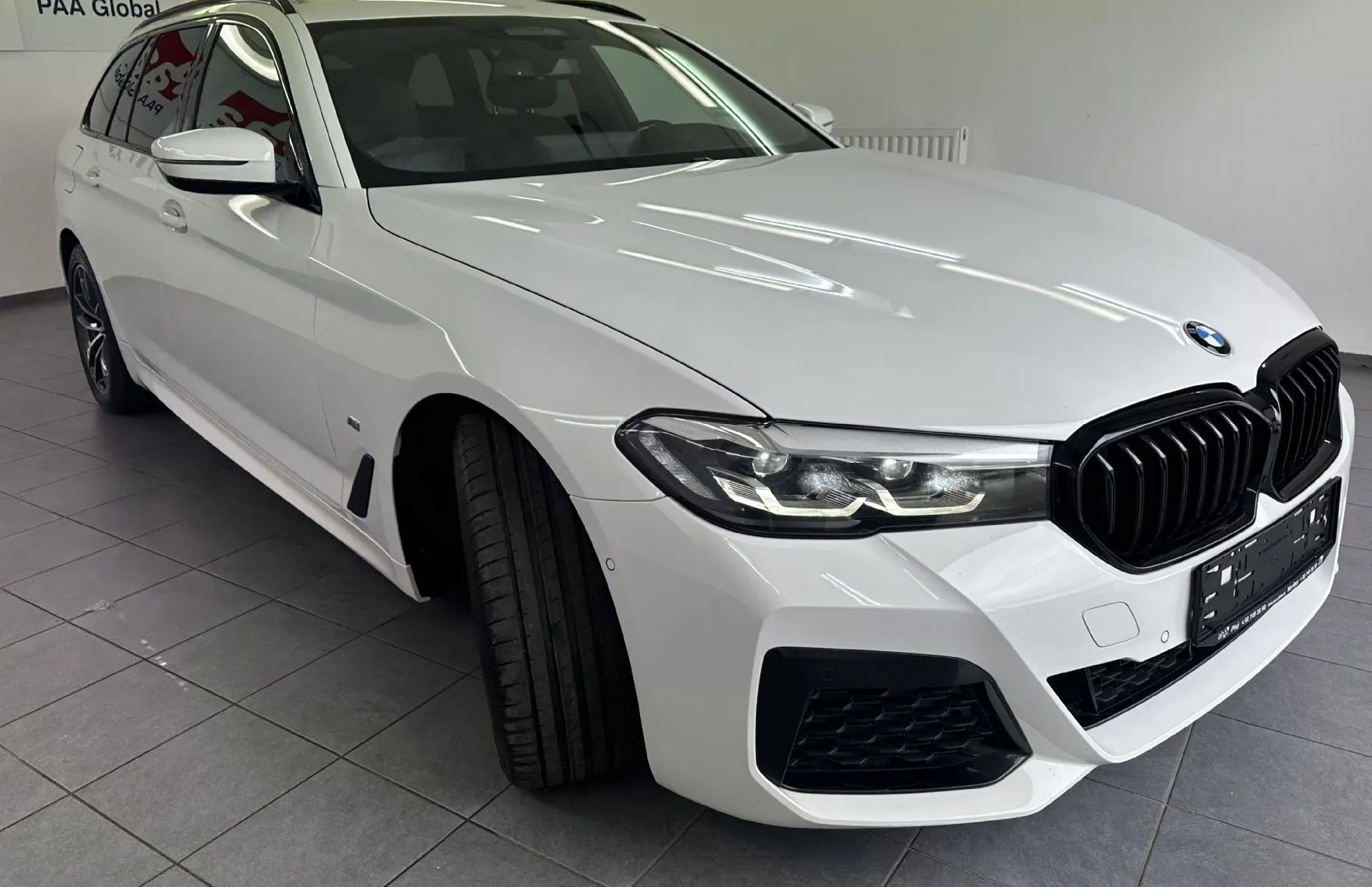 Zunanja slika - BMW Serija 5 - Touring: 530e  Avt.M Sport.4X4.NEMŠKI+4ALU.KAMERA.LED.AC - 1
