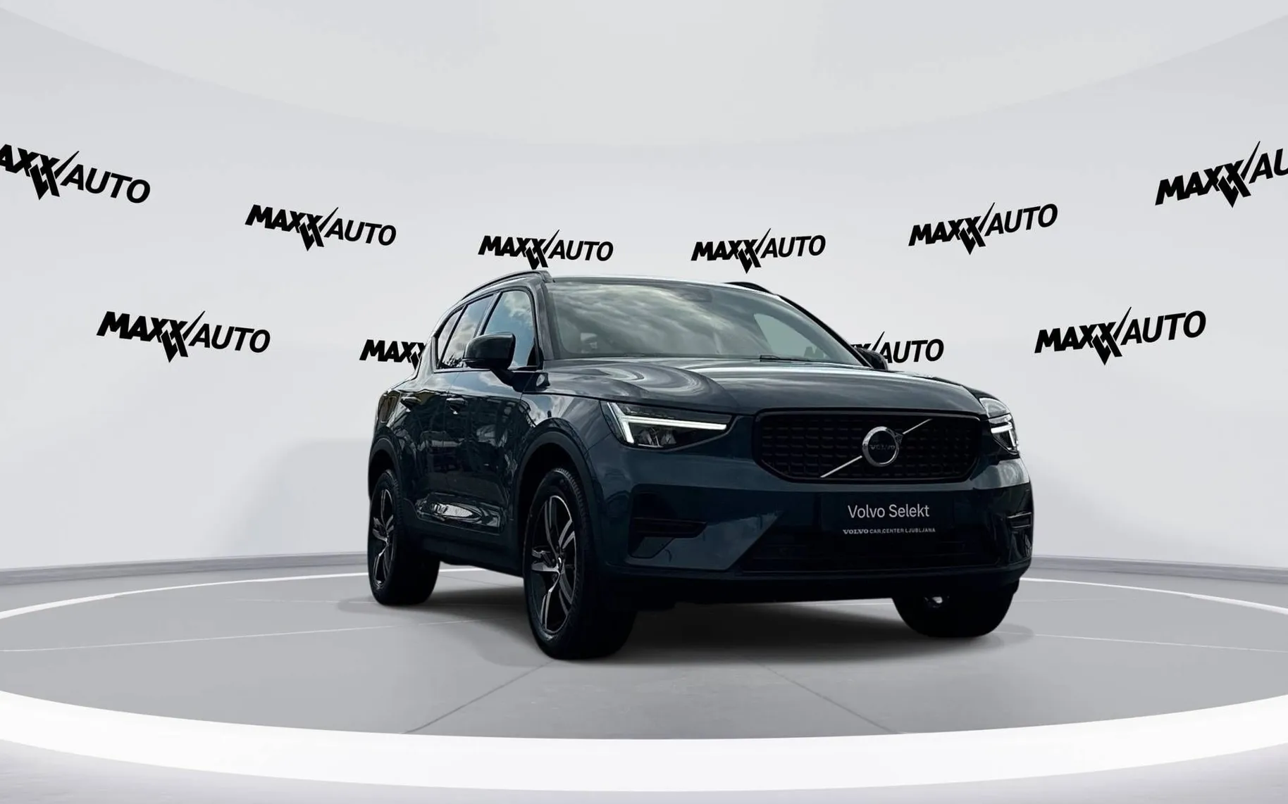 Zunanja slika - Volvo XC40 - B3 P Plus Dark Avt. - 3