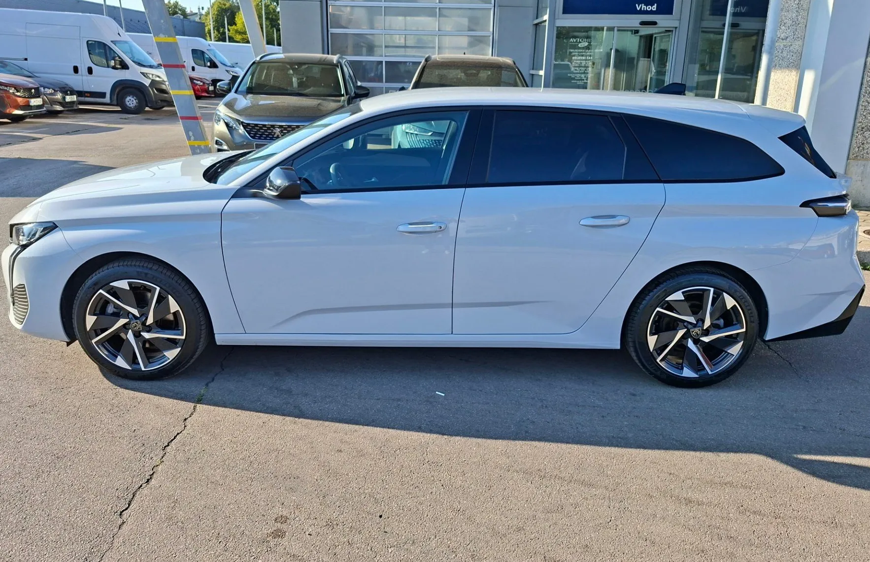 Zunanja slika - Peugeot 308 - SW 1.2 MHEV  136  145 e-DCT Allure Avt. - 2