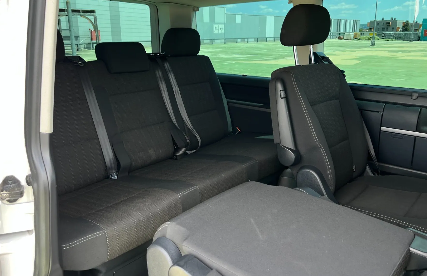 Zunanja slika - Volkswagen Multivan - 2.0 TDI DMR Comfortline DSG. LED. NAVI. 2X PDC. - 10