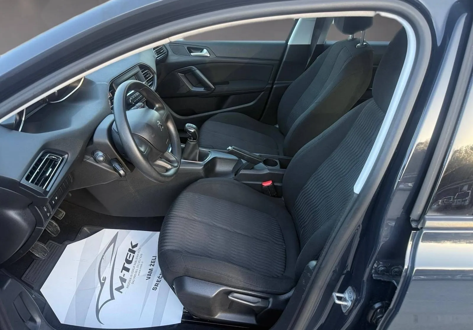 Notranja slika - Peugeot 308 - 1.2 PureTech 110ks ACCESS... - 9