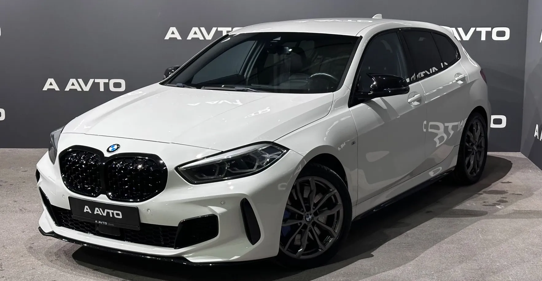 Zunanja slika - BMW Serija 1 - : M135i xDrive Avt. HUD-KARBON-KEYLESS-NAVI... - 1