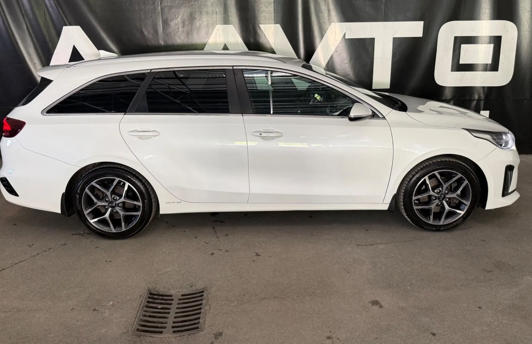Zunanja slika - KIA Ceed - SW  SW 1.4 T-GDI GT-Line ISG DCT - 3
