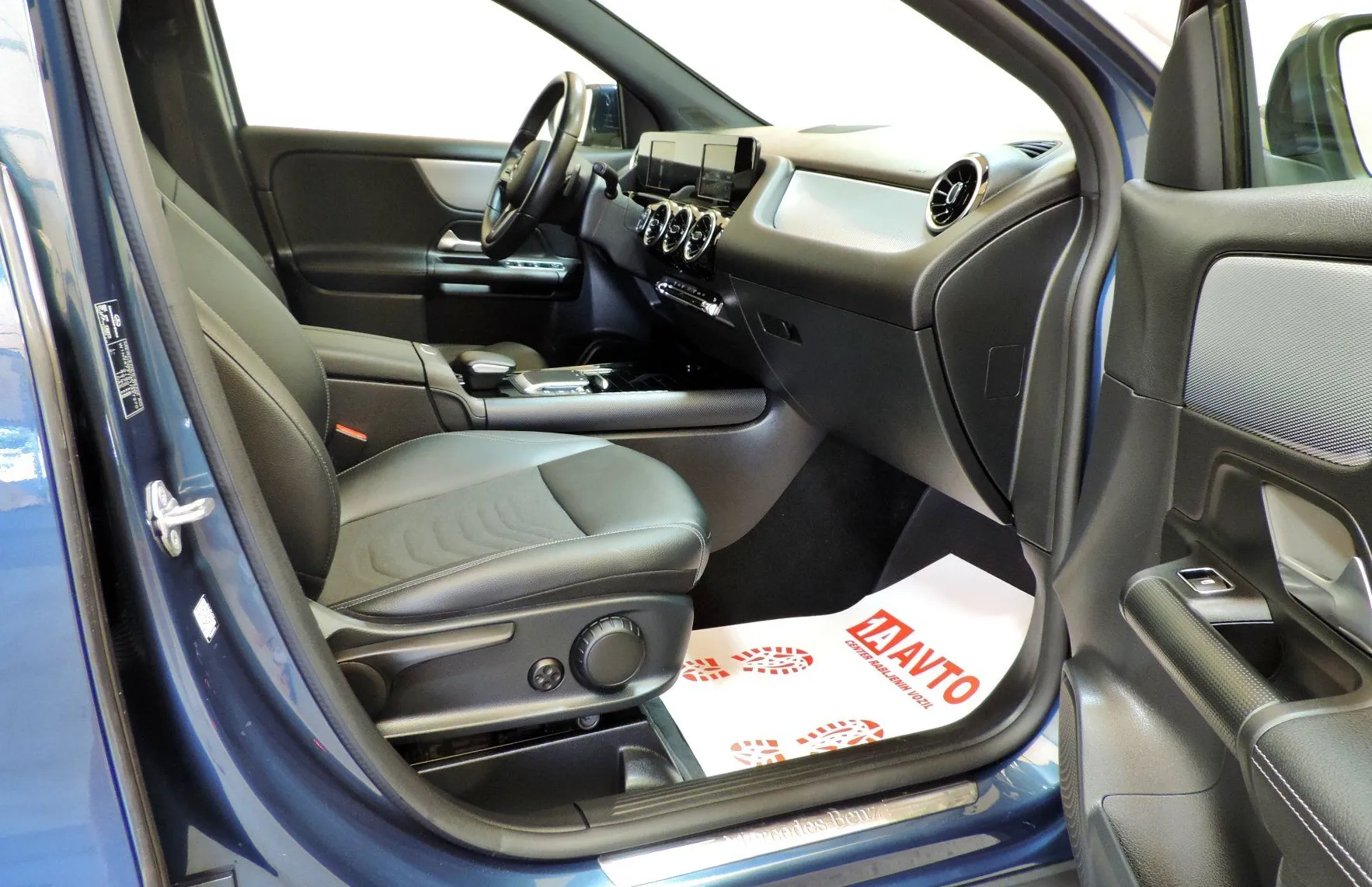 Zunanja slika - Mercedes-Benz GLA-Razred - GLA 220 d 4MATIC  Avt. KAMERA-USNJE-LED... - 11