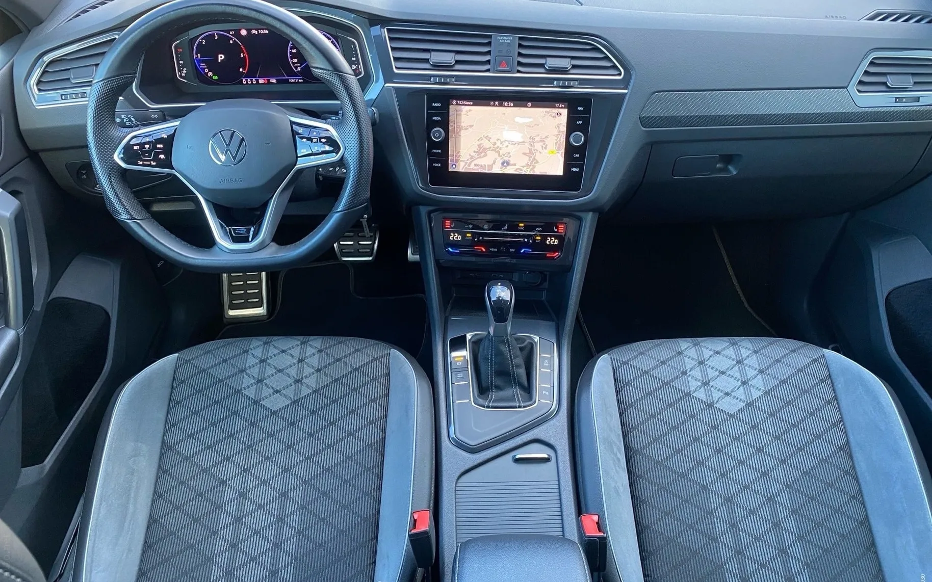 Notranja slika - Volkswagen Tiguan - 2.0 TDI DSG R-Line-Black Style-Matrix-Vl.kljuka - 10