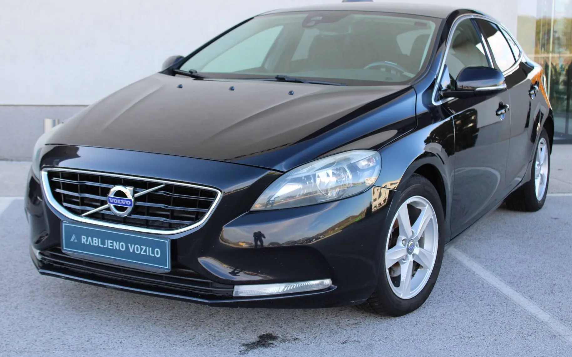 Zunanja slika - Volvo V40 - D2 Momentum PANO KAMERA NAVI PDC AVTO.KLIMA... - 1