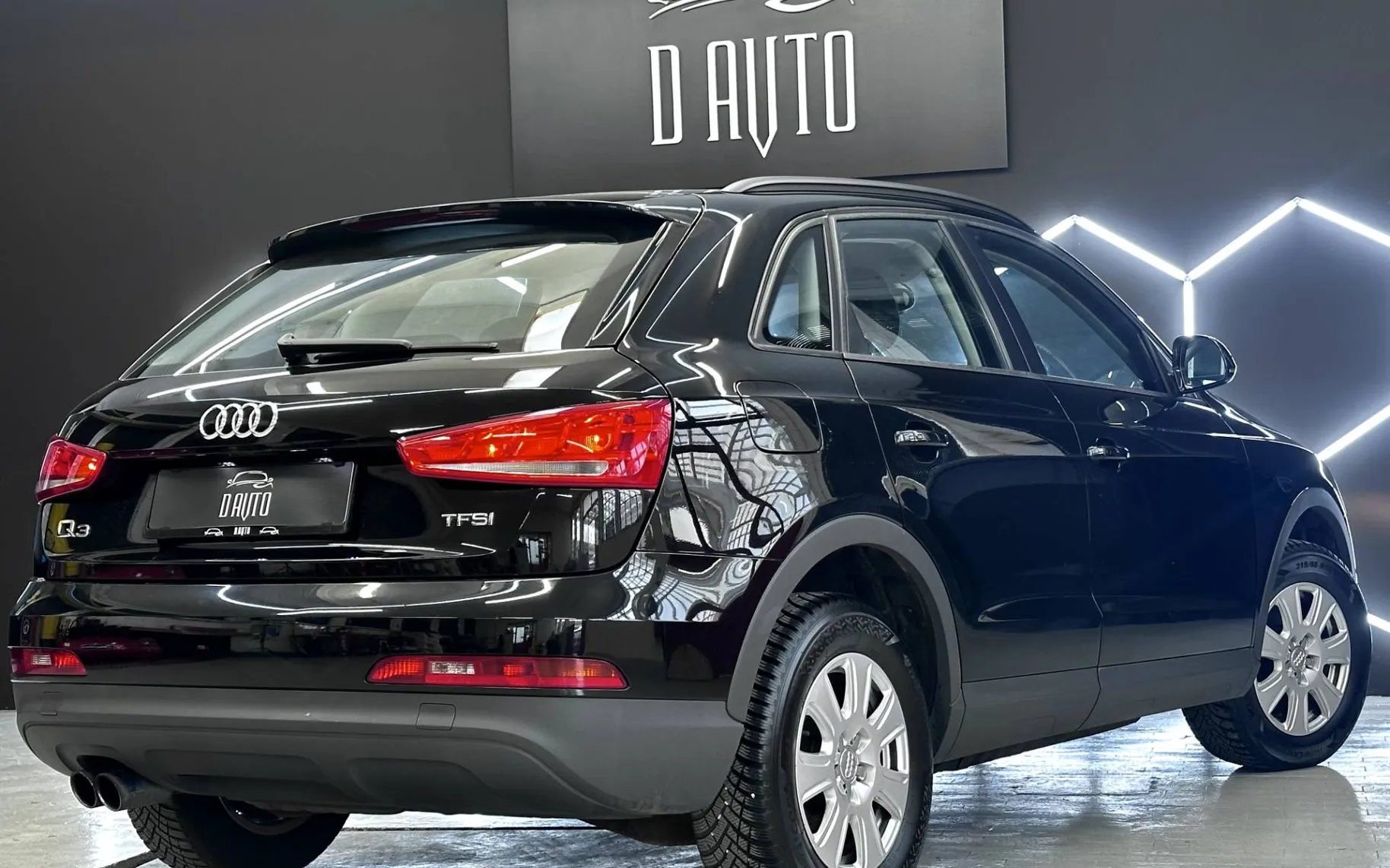 Notranja slika - Audi Q3 - 1.4 TFSI 110  150  ODLIČEN - 8