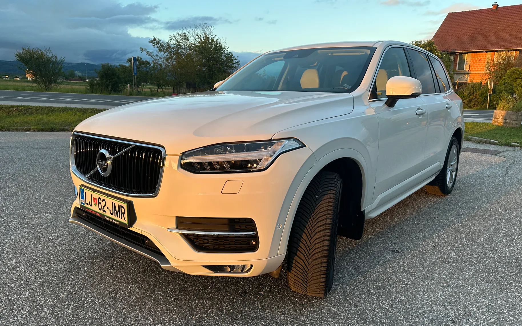 Zunanja slika - Volvo XC90 - D4 Momentum Geartronic - 3