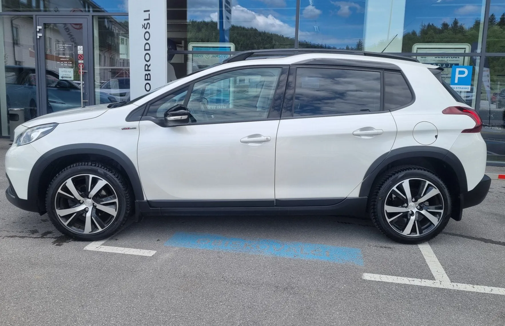 Zunanja slika - Peugeot 2008 - 1.2PT 110 GT Line AVTOMATIK + POTRJENA SERVISNA - 5