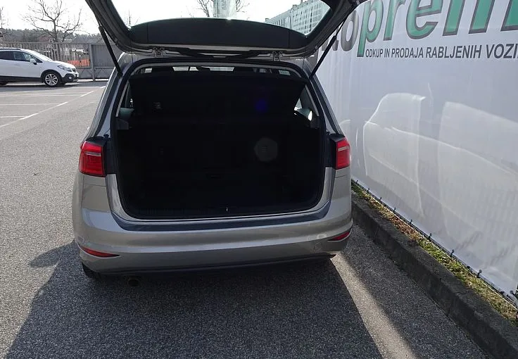Zunanja slika - Volkswagen Golf - Sportsvan 1.6 TDI BMT avt. Highline 81  110 NAVI  SLO - 6