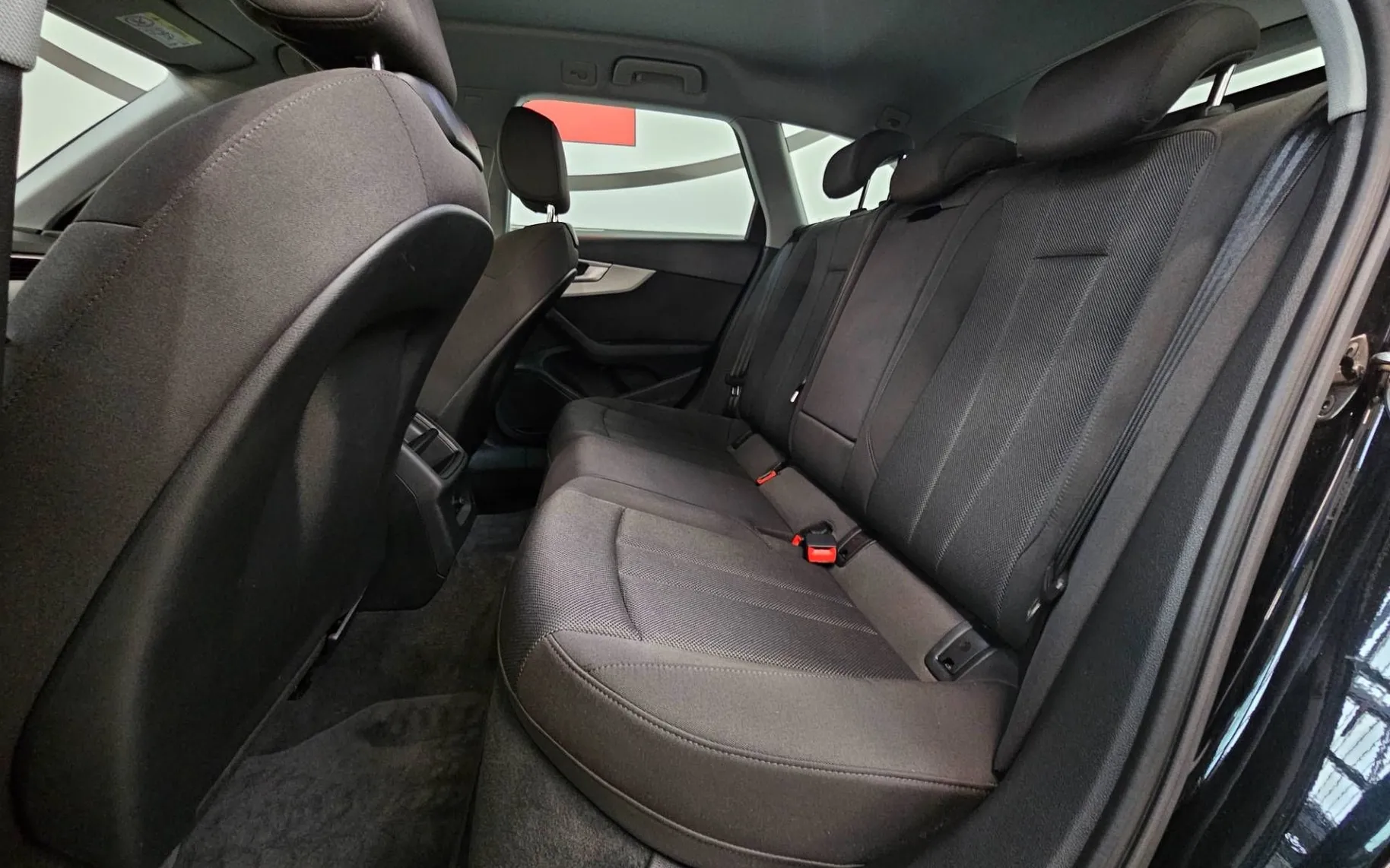 Notranja slika - Audi A4 Avant - 30 TDI S tronic - 9