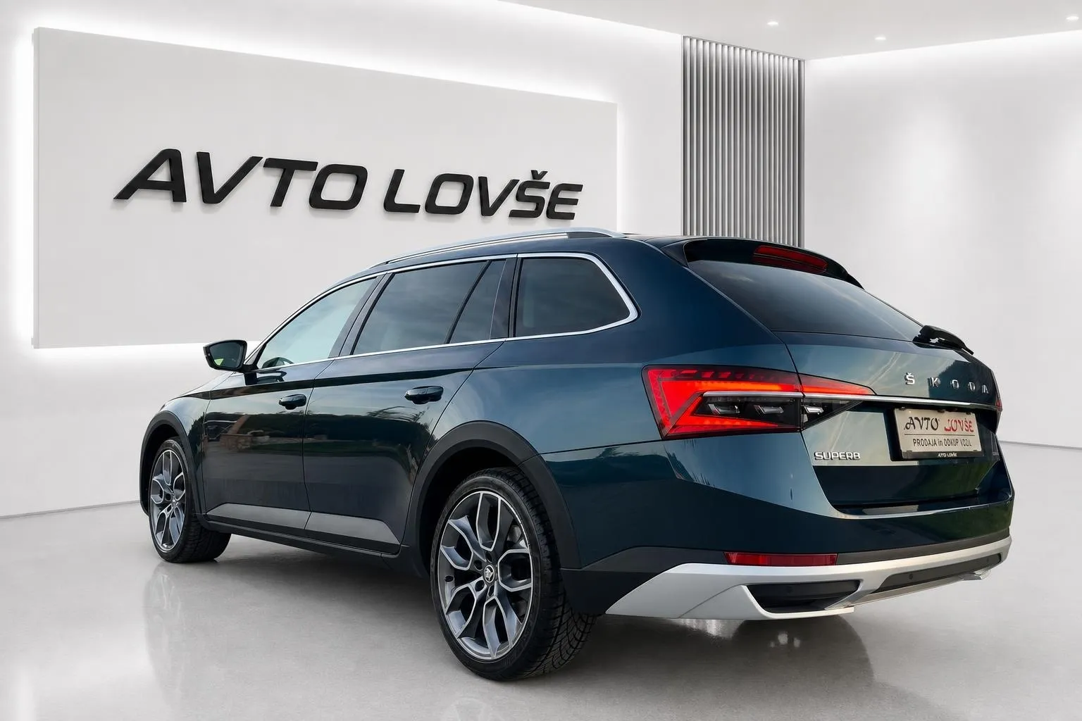 Zunanja slika - Škoda Superb - Combi 2.0 TDI Scout DSG-1 LASTNIK-ALU-KAM-LED-VI.. - 5