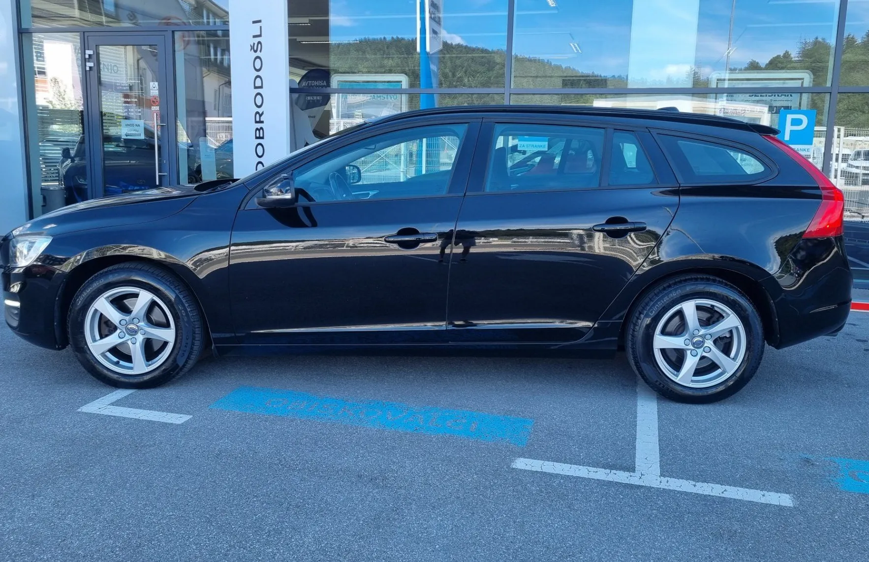 Zunanja slika - Volvo V60 - 2.0 TD - VLEČNA KLJUKA +NAVIGACIJA+PDC+TEMPOMAT... - 5