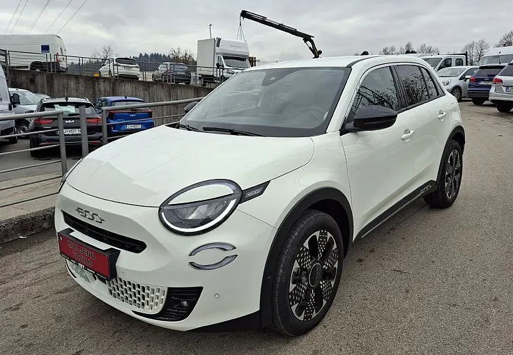 Zunanja slika - Fiat 600 - 1.2 T3 Hybrid E-DCT6 110 La Prima + ZIMSKE GUME - 1