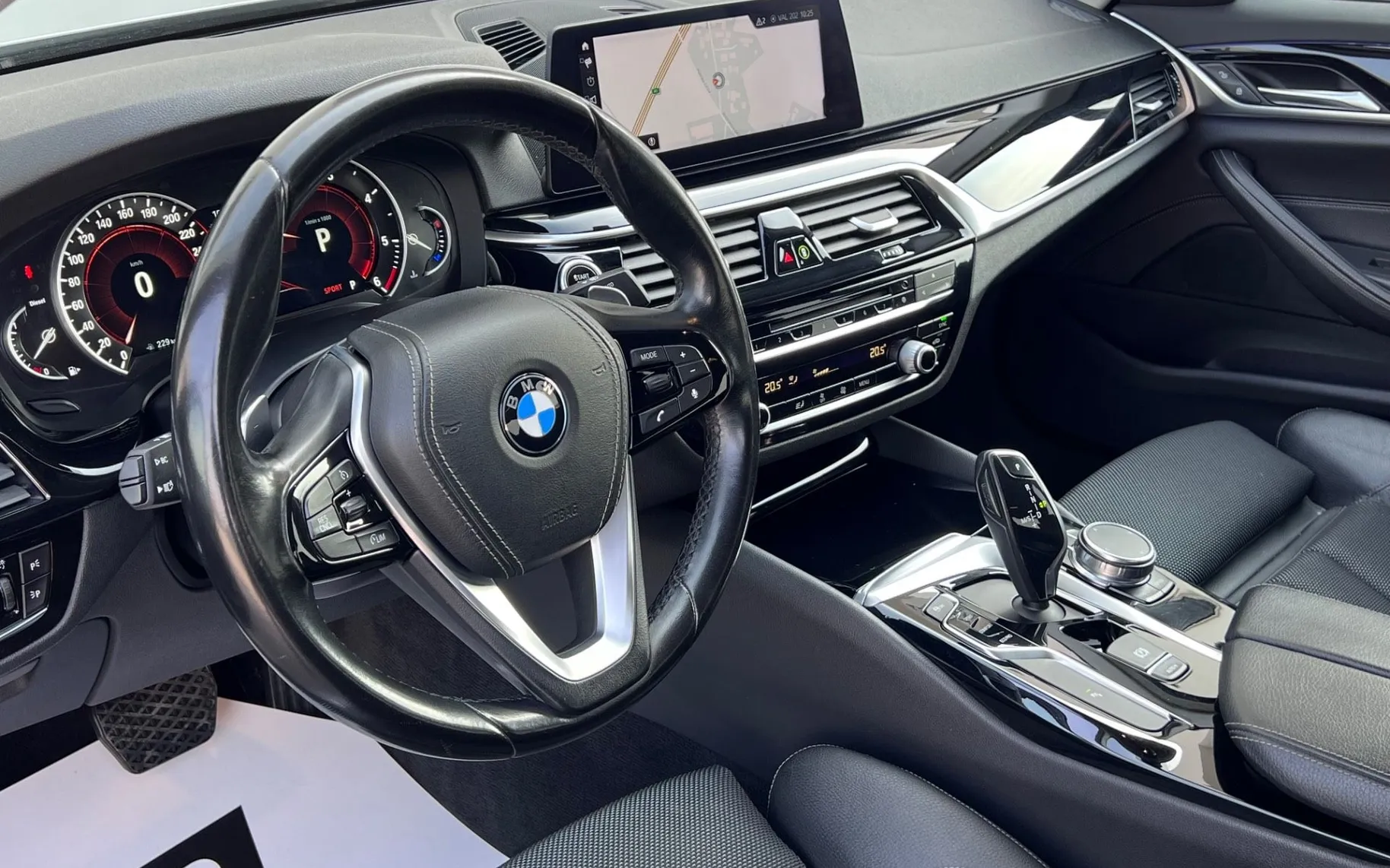 Notranja slika - BMW serija 5: - 520d xDrive+F1+SPORT+LED+VIRTUAL+NAVI+ALU... - 12