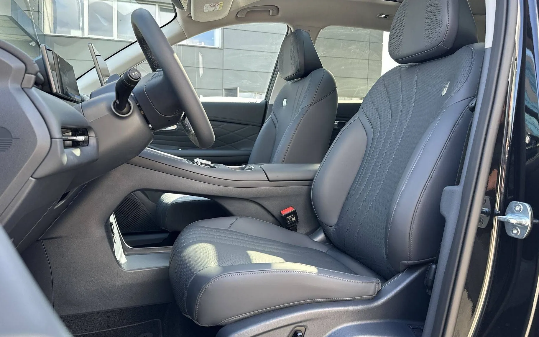 Zunanja slika - Geely StarRay EM-i - Plug-In Hybrid 1.5 Max Avt - 10