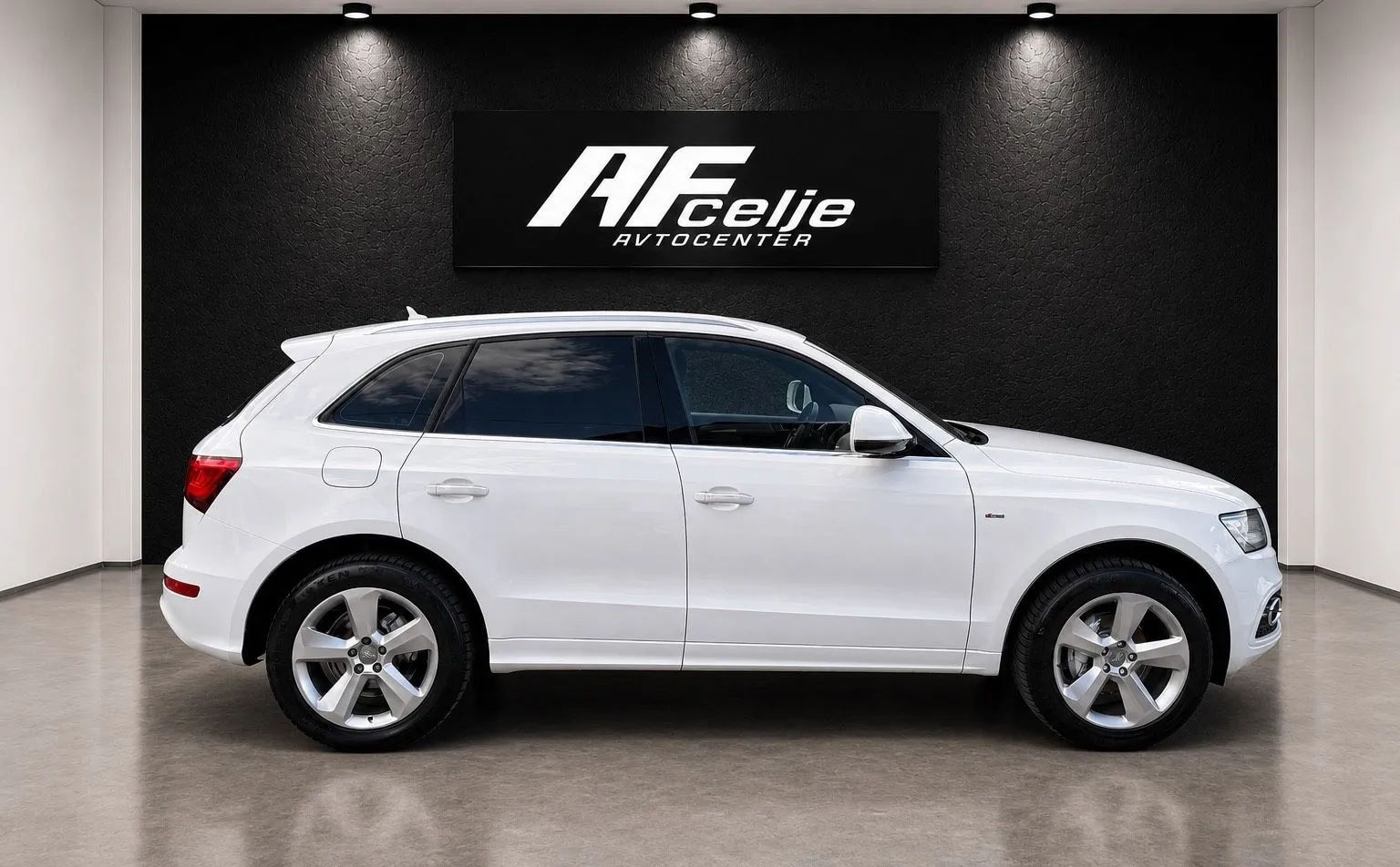 Zunanja slika - Audi Q5 - 2.0 TDI-AUT-3X S LINE-LIZING ZA TUJCE-XENON+LED - 4