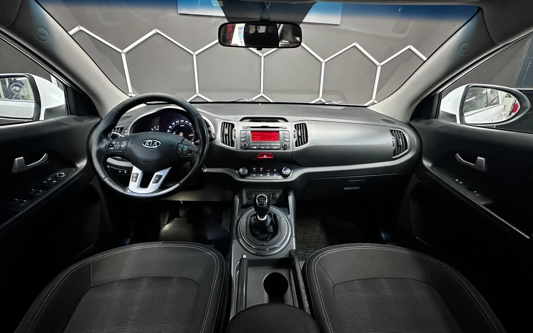 Notranja slika - KIA Sportage - 1.7 CRDi - 9