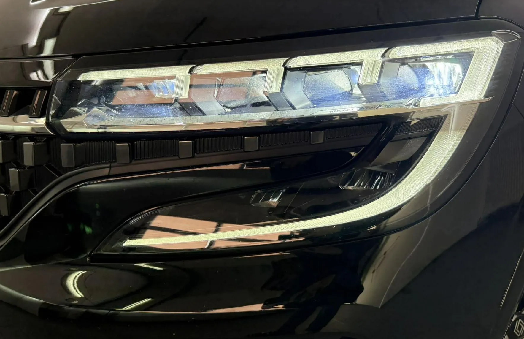 Zunanja slika - Renault Austral - 1.2 HEV 200 E-TECH ICONIC ALPINE.KAMERA.NAVI.LED - 3