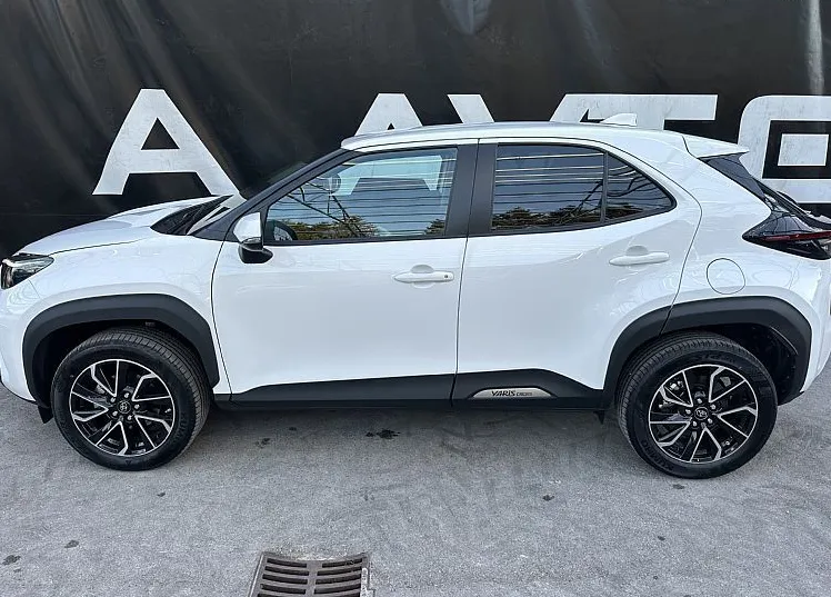 Zunanja slika - Toyota Yaris Cross - 1.5 VVT-i hibrid-KAMERA-KEYLESS-17COL-ACC-LINE ASS - 4