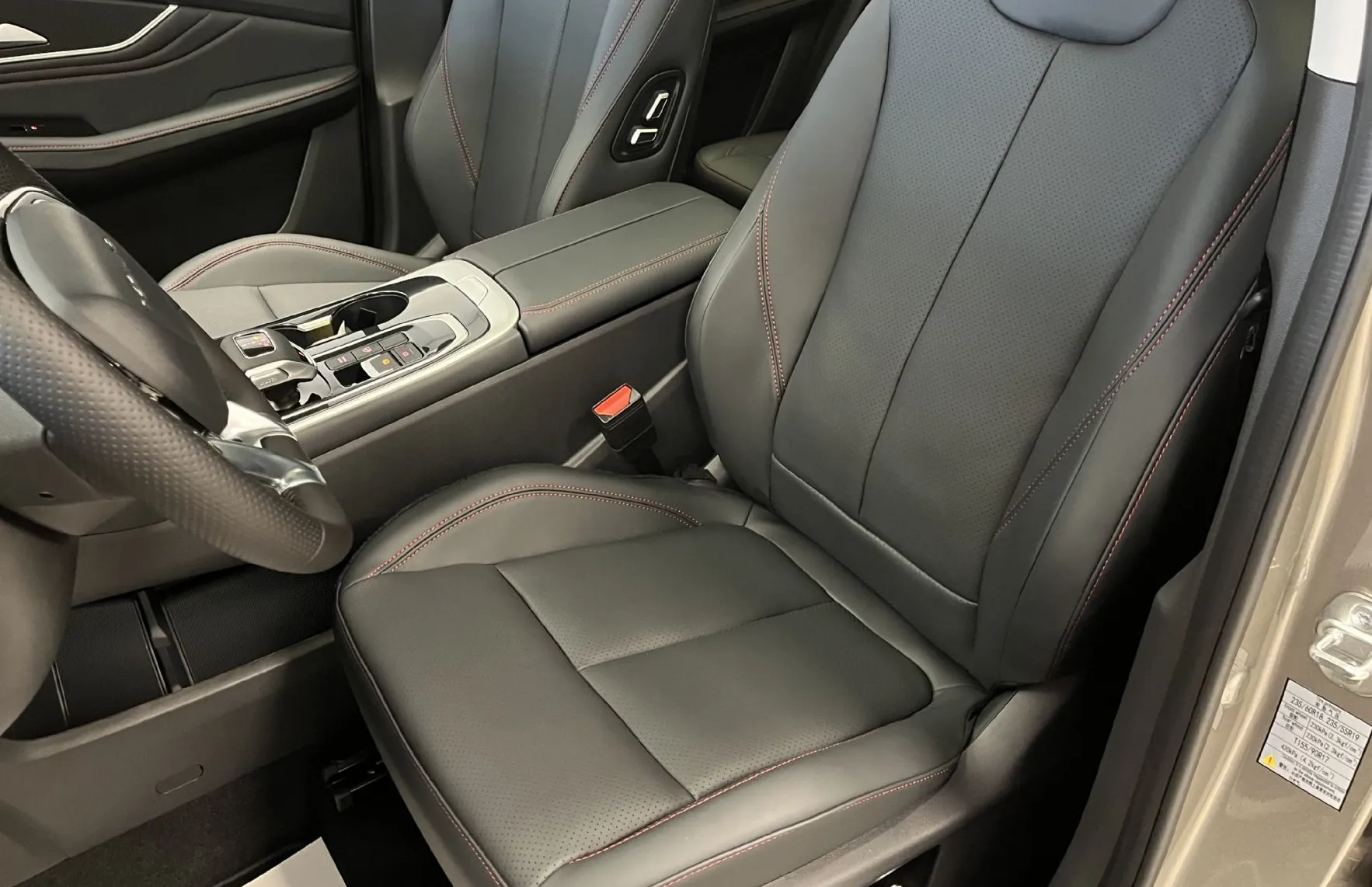 Zunanja slika - Forthing Forthing T5 EVO - T5 Evo 1.5 T-GDI 7DCT LUXURY -NA ZALOGI- my25 - 14