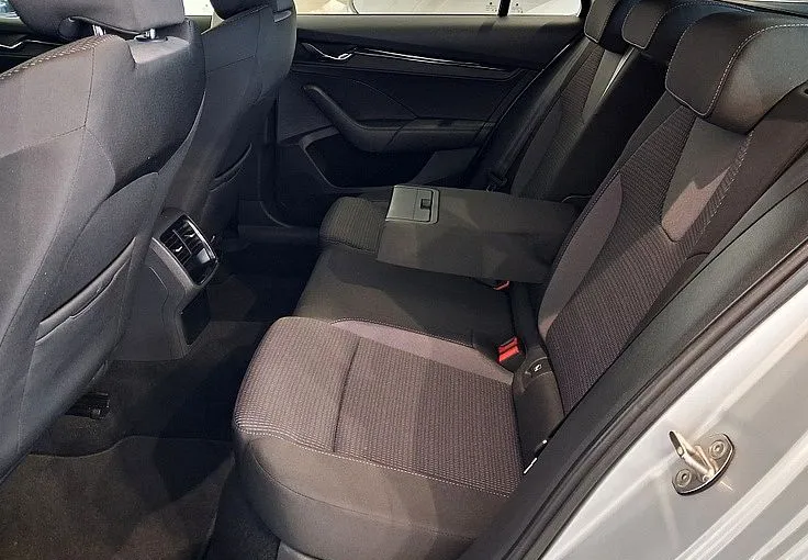 Zunanja slika - Škoda Octavia - Combi 2.0 TDI Business DSG - 10