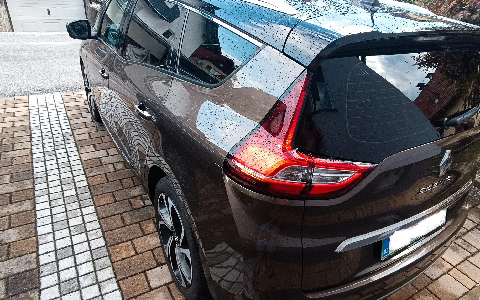 Zunanja slika - Renault Scénic - Grand  dCi 130 Energy Edition One - 4
