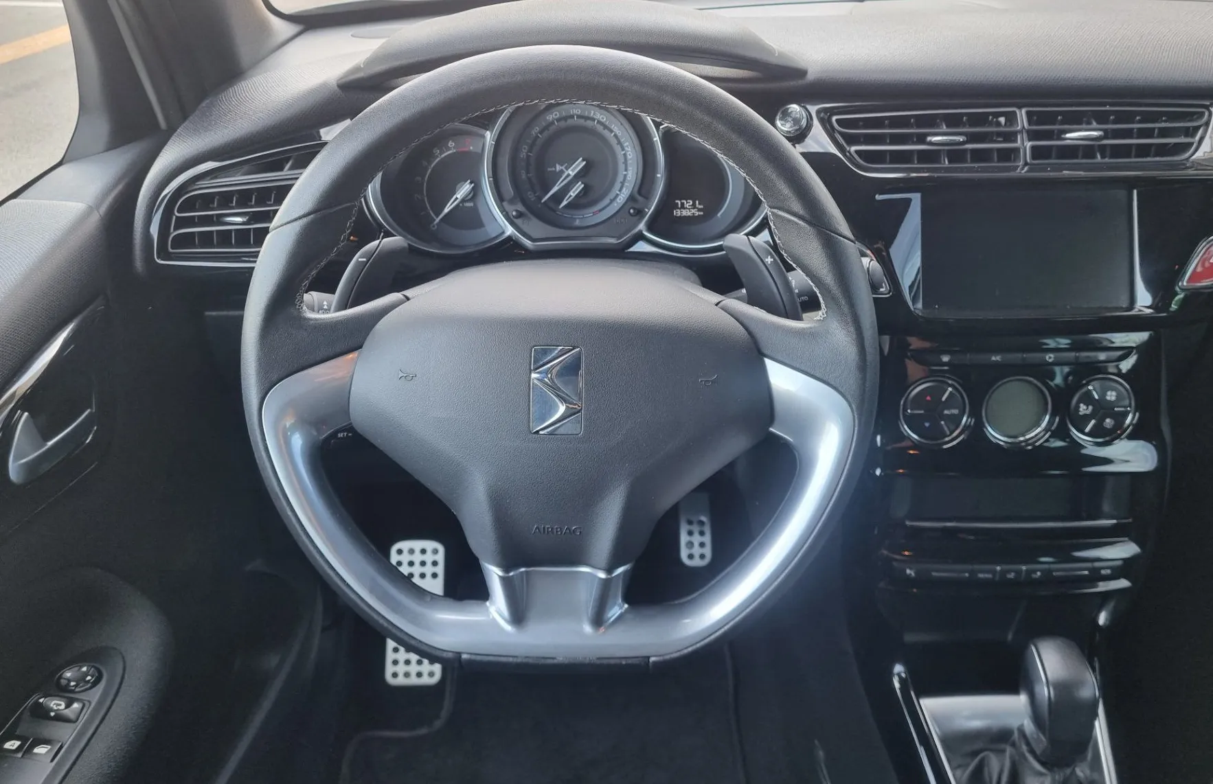 Zunanja slika - Citroën DS3 - 1.2 PURETECH CHIC - Avtomatik - POTRJENA SERVISNA - 12