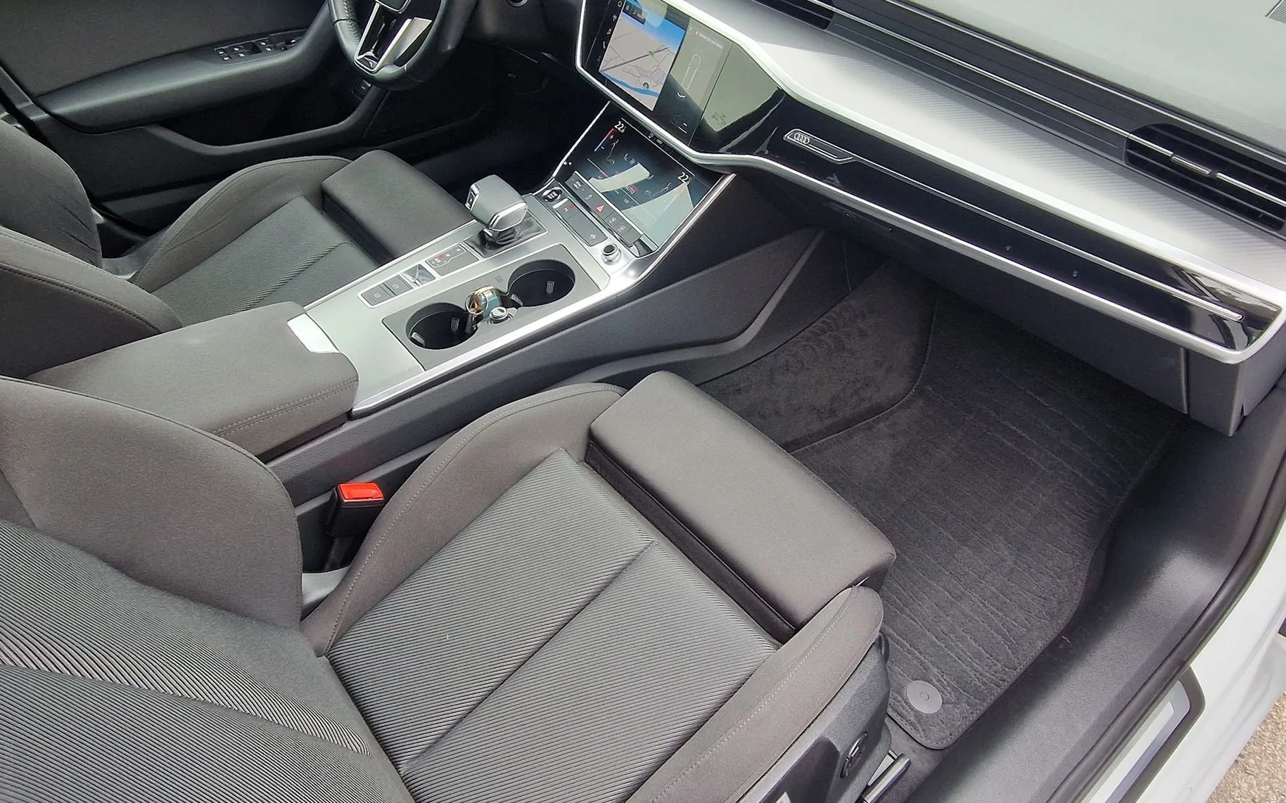 Notranja slika - Audi A6 Avant - 40TDI-S TRONIC-VIRTUAL-LED-NAVI-SPORT-ACC-19COL... - 7