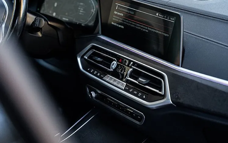 Zunanja slika - BMW X5 - serija : xDrive40d - Msport - LED - Memory - 20 col - Radar - 14