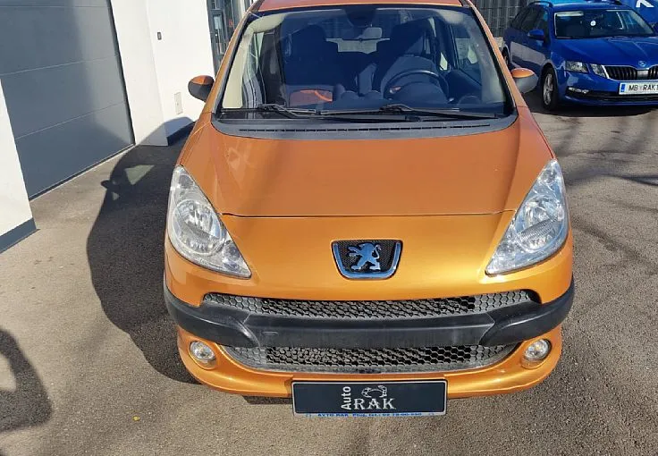 Zunanja slika - Peugeot 1007 - Style 1.4 98964 KM, AVT.KLIMA,2XEL. DRSNA VRATA - 3