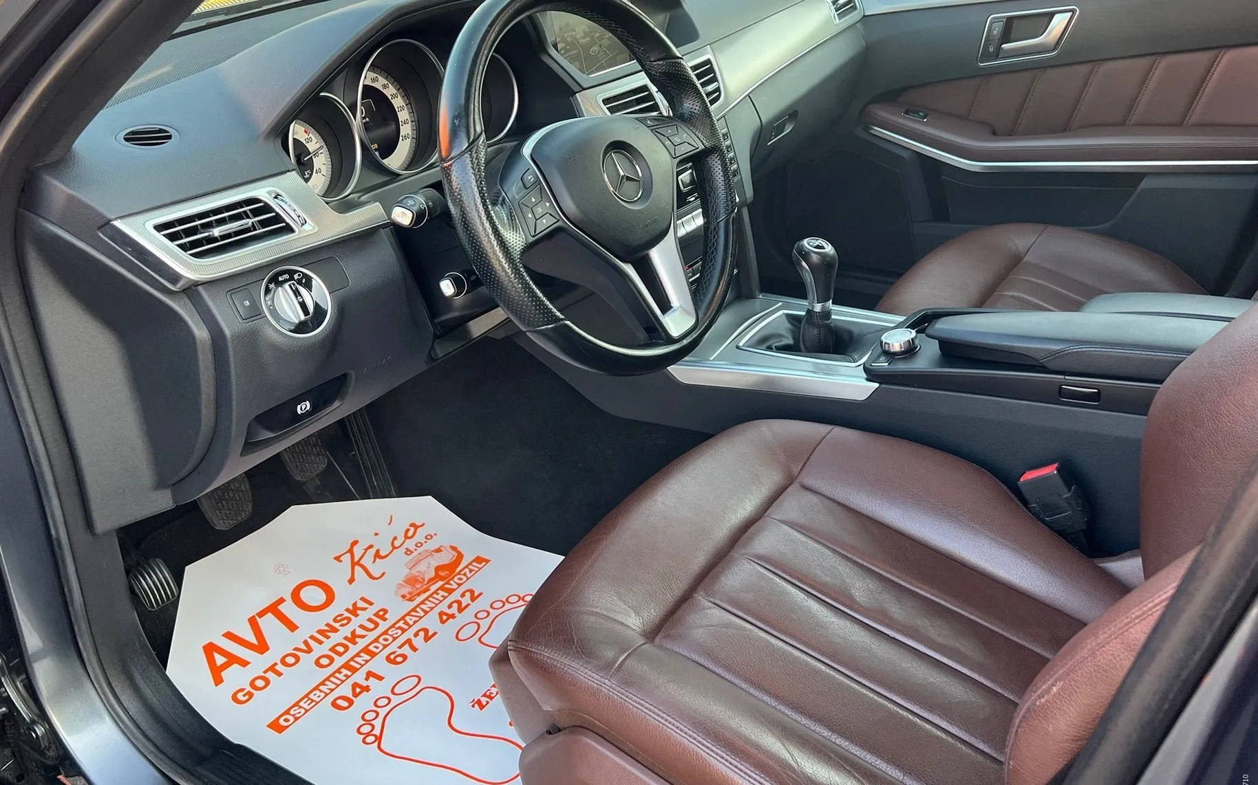 Notranja slika - Mercedes-Benz E-Razred - E 200-LED-ŠIBEDAH-NAVI-USNJE-GRETJE SED-PDC... - 9
