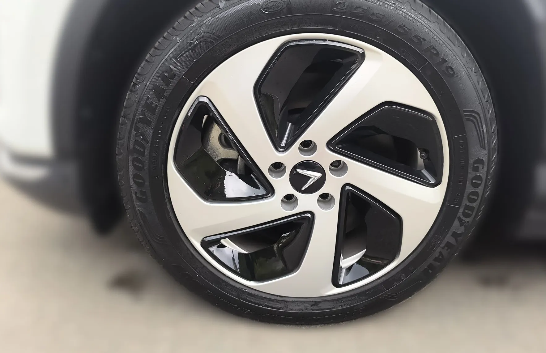 Zunanja slika - Vinfast VF8 - 87.7 kWh AWD ECO-350PS AWD - 8