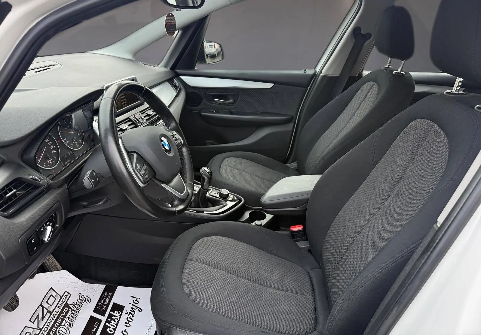 Notranja slika - BMW serija 2 Gran Tourer: - 216d Sport Line - 9