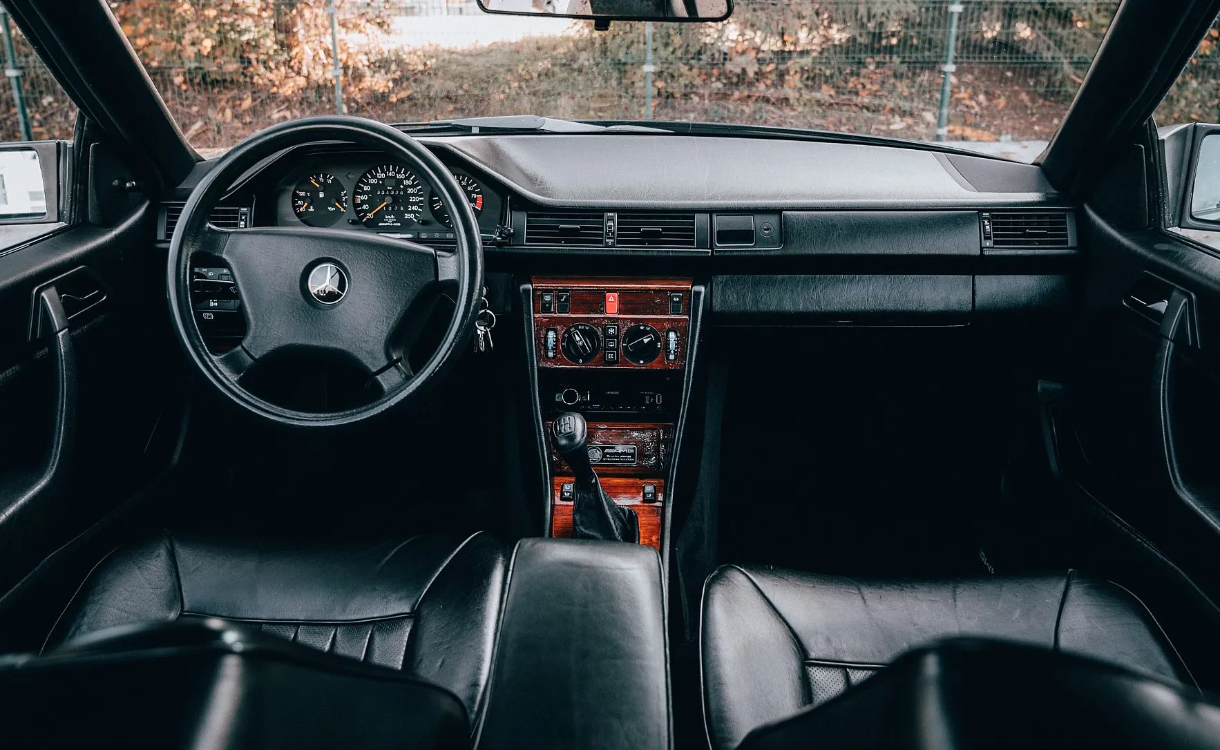 Zunanja slika - Mercedes-Benz E-Razred - CE300 AMG Usnje Starodobnik Strešno okno Klima - 12