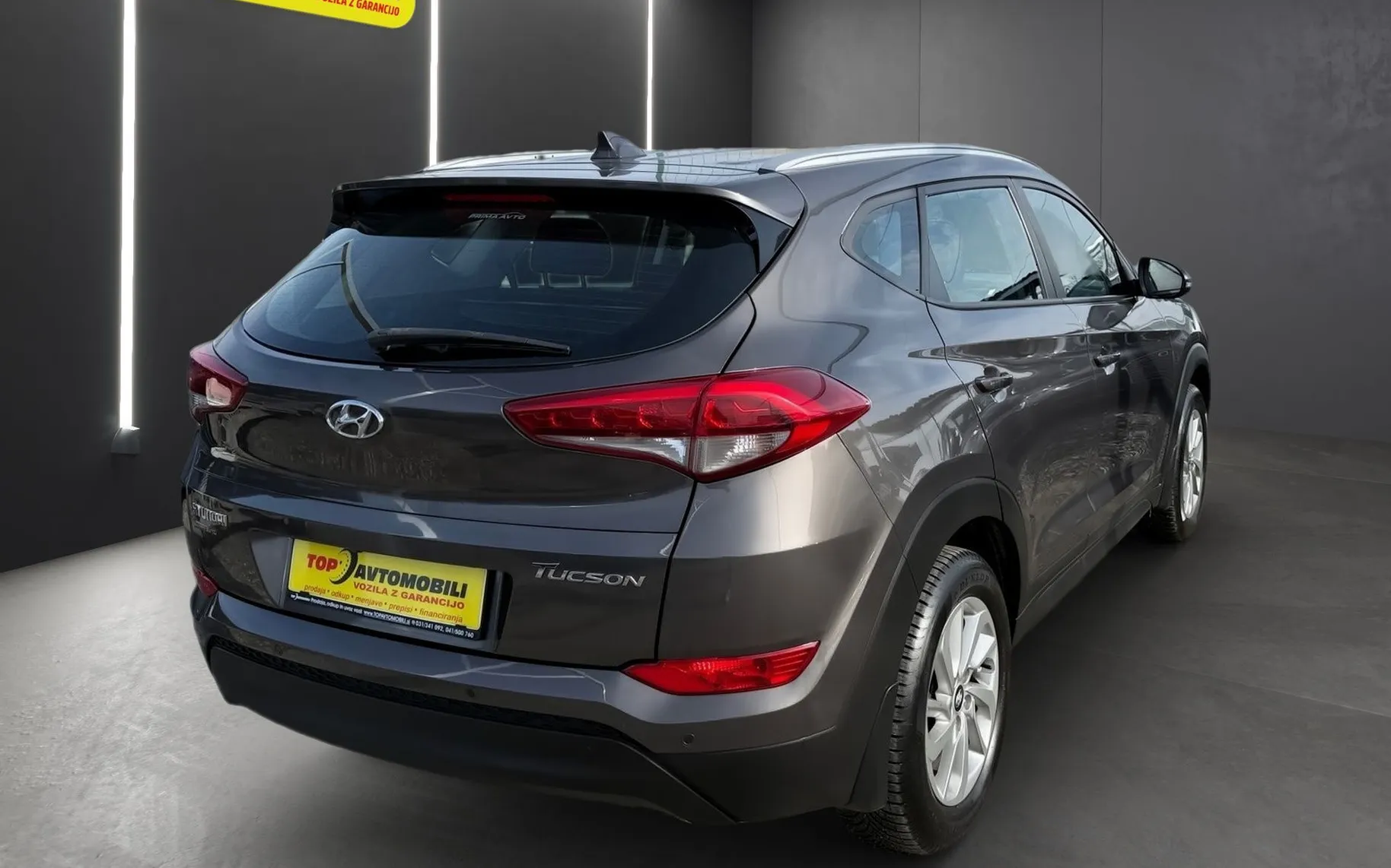 Zunanja slika - Hyundai Tucson - 1.6 GDI 1.LASTNIK SLO VOZILO TEMPOMAT PDC KAMERA - 6