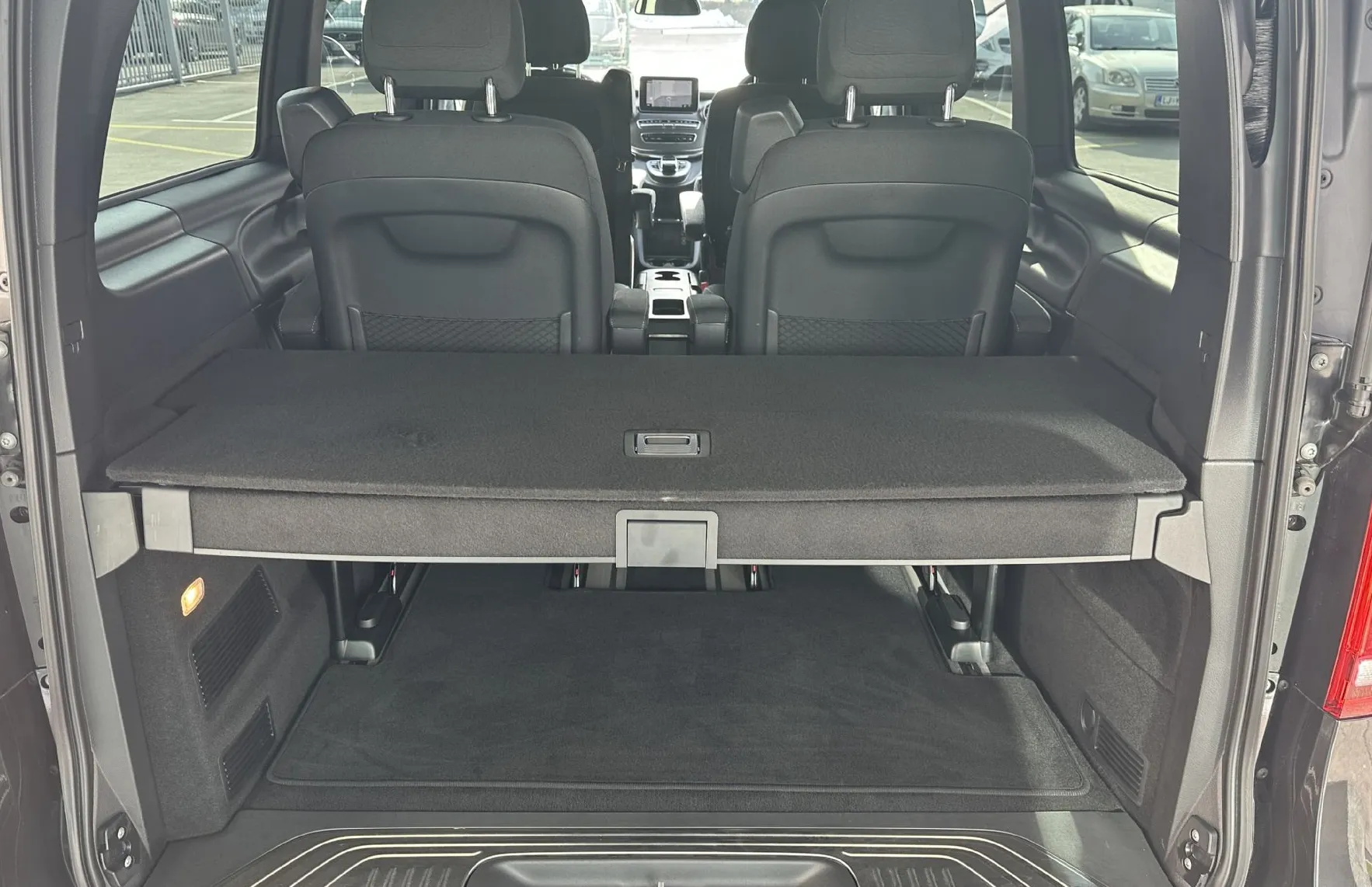 Zunanja slika - Mercedes-Benz V-Razred - V 300 d 4MATIC AMG-LINE - 14