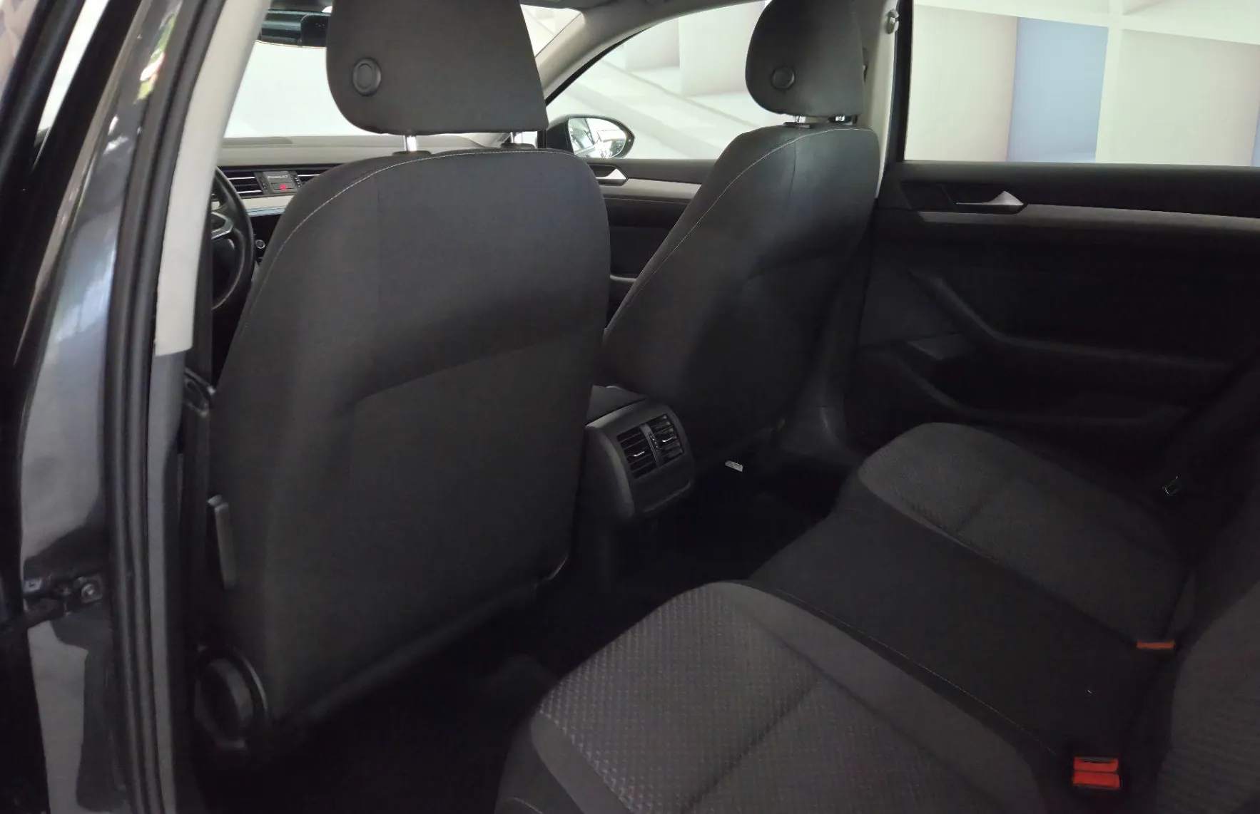 Zunanja slika - Volkswagen Passat - 1.5 TSI BMT Business DSG - 14