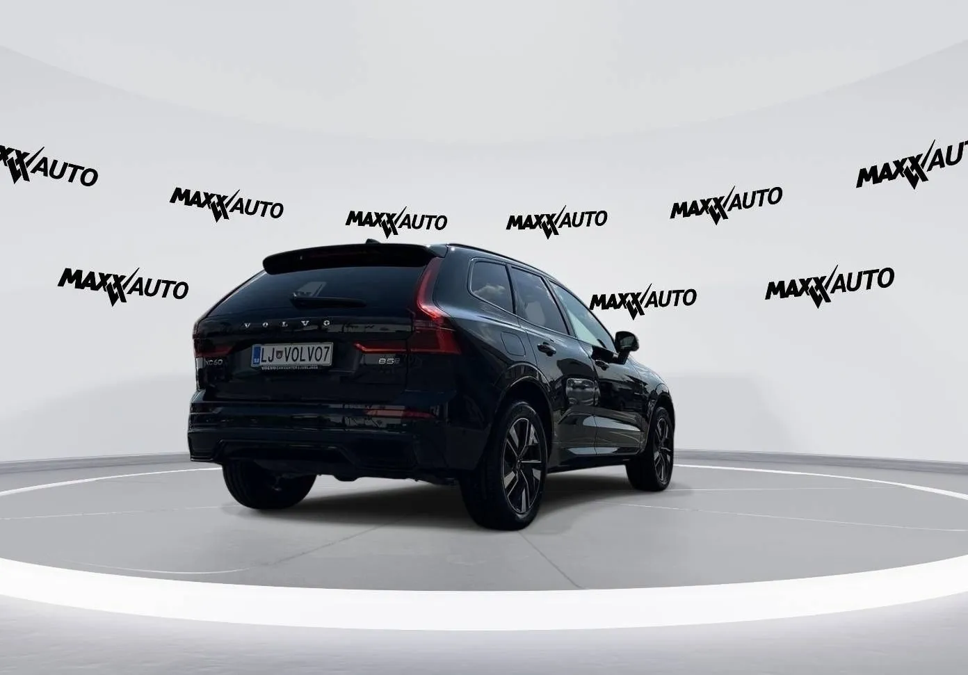 Zunanja slika - Volvo XC60 - B5 P AWD Plus Dark Avt - 5