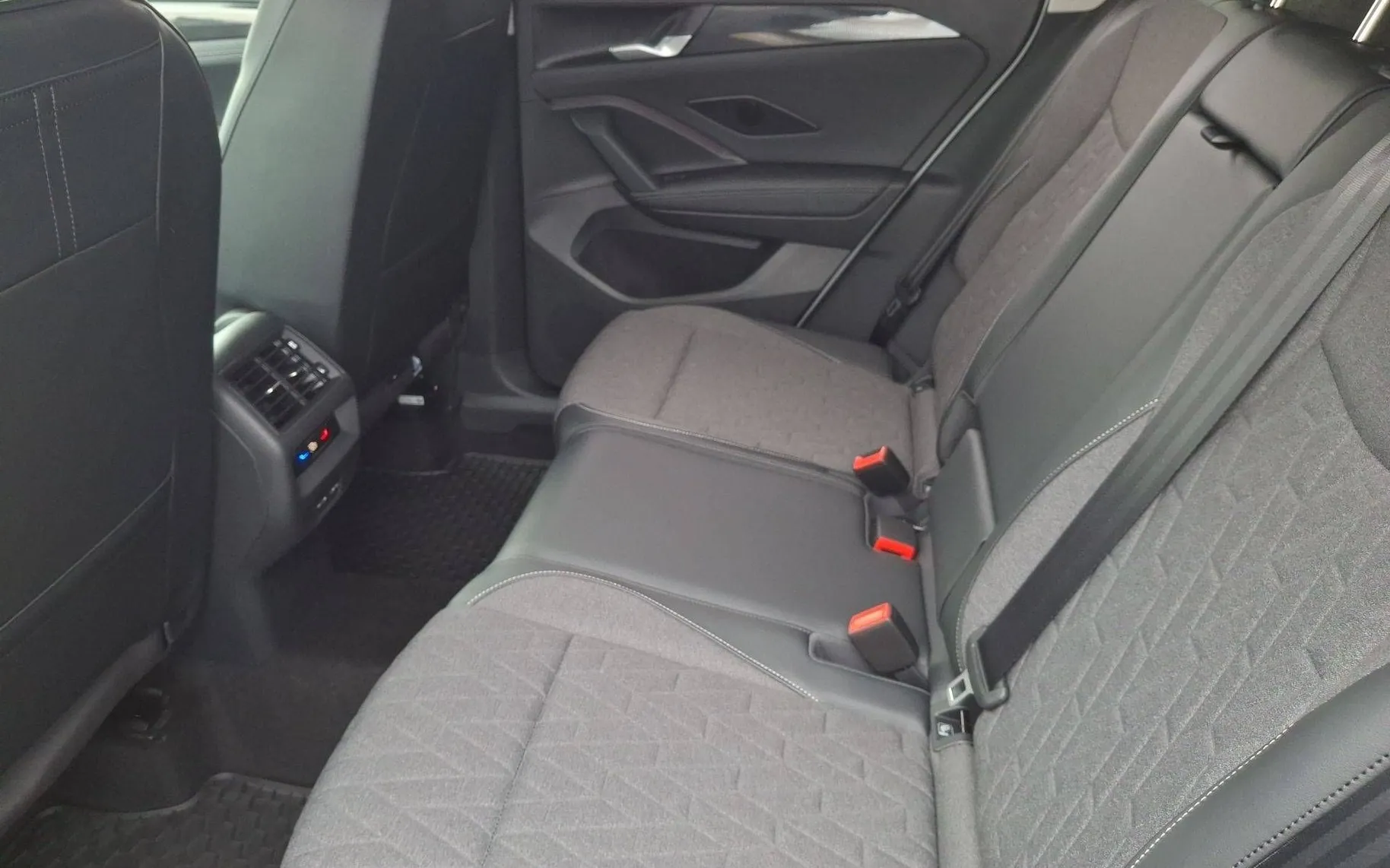 Notranja slika - Volkswagen Tiguan - 1.5 eTSI BMT 4All DSG - 11