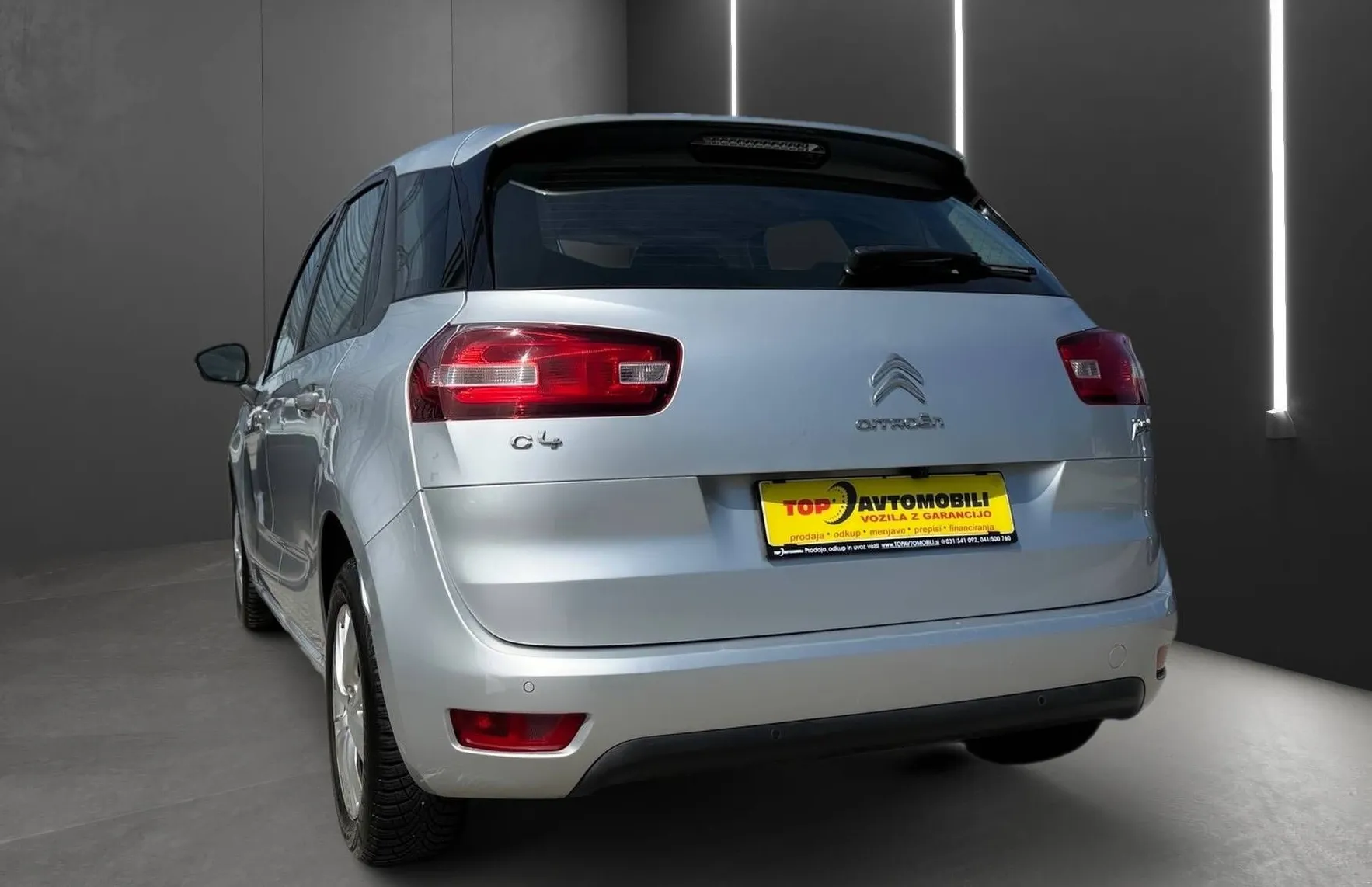 Zunanja slika - Citroën C4 - Picasso 1.6 e-HDi  NAVI PDC TEMPOMAT REDNO SERVISIRAN... - 4