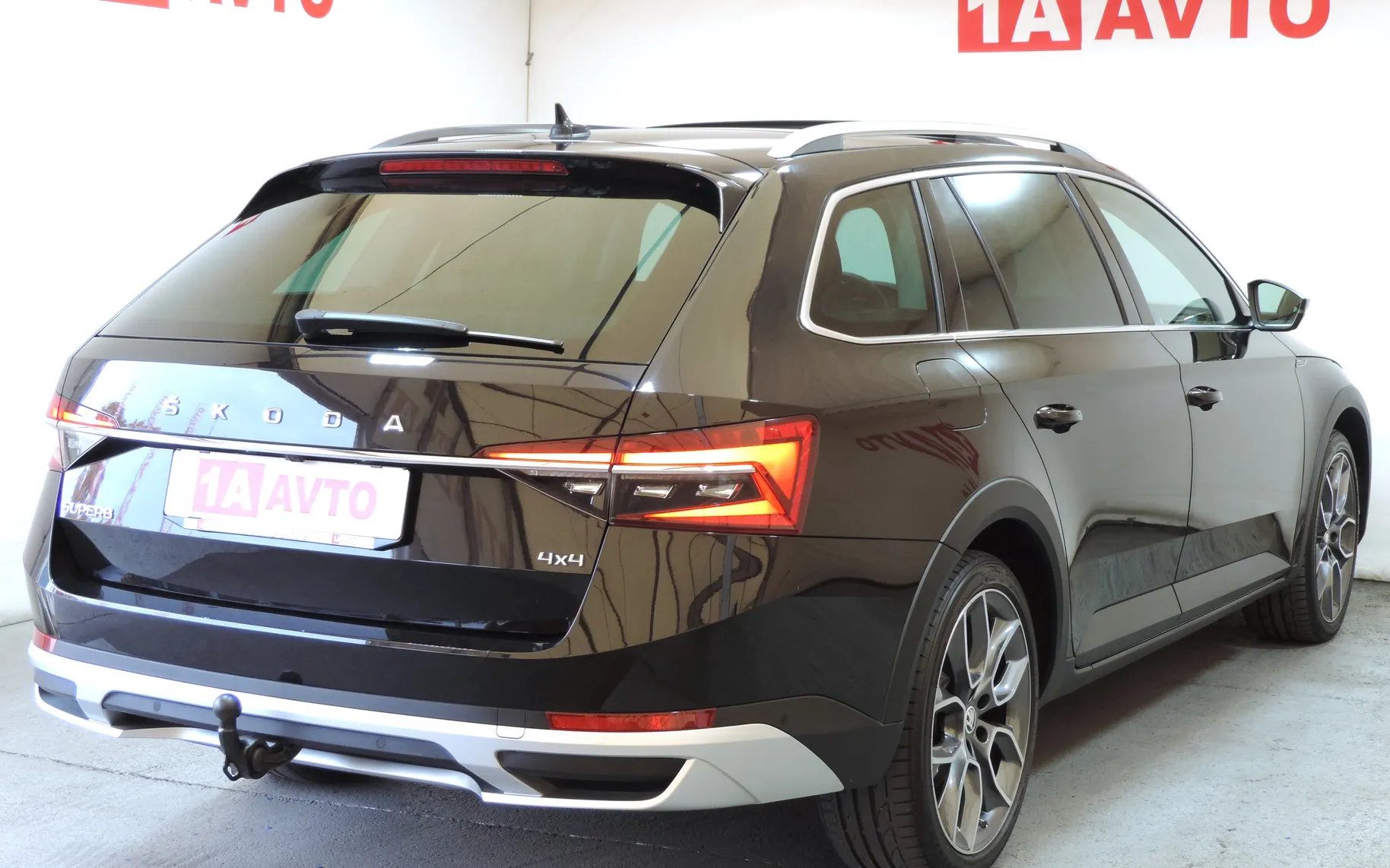 Zunanja slika - Škoda Superb - Combi Scout 4x4 2.0 TDI DSG WEBASTO-KLJUKA-KAMERA - 44