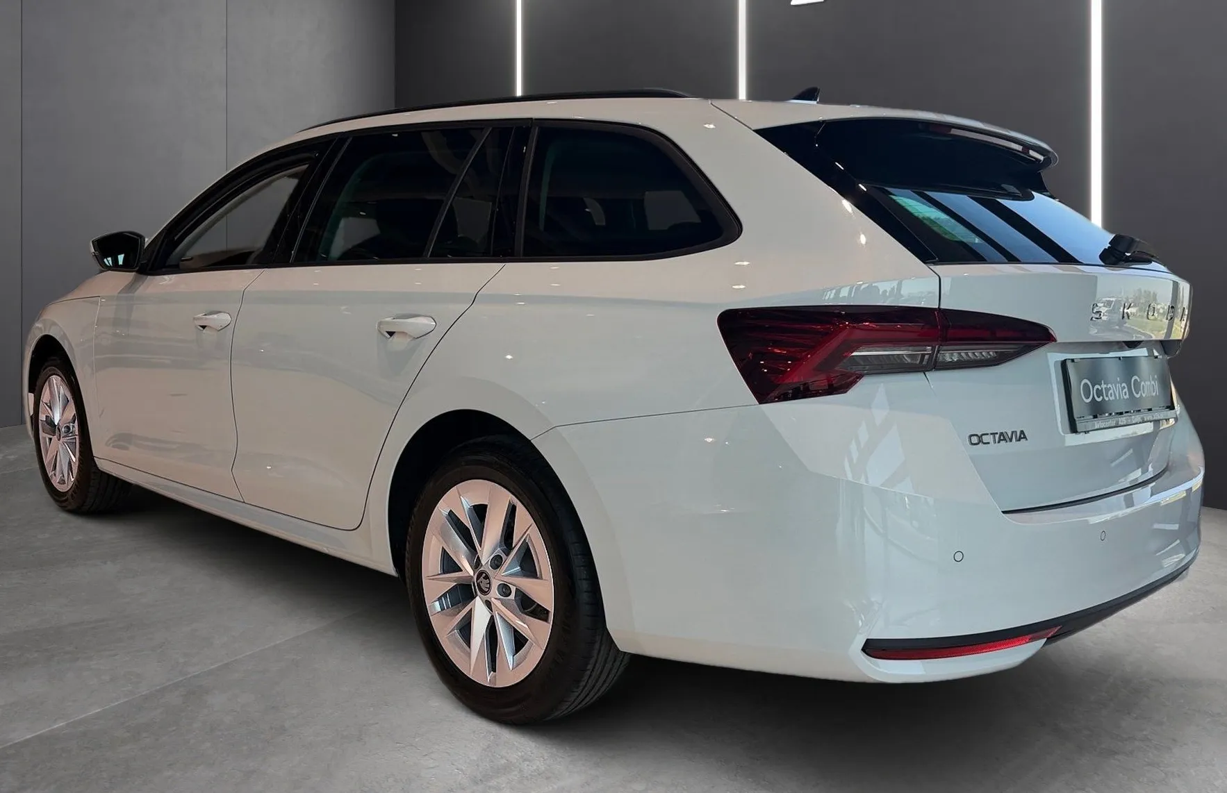 Zunanja slika - Škoda Octavia - Combi 1.5 TSI mHEV Family DSG - 4