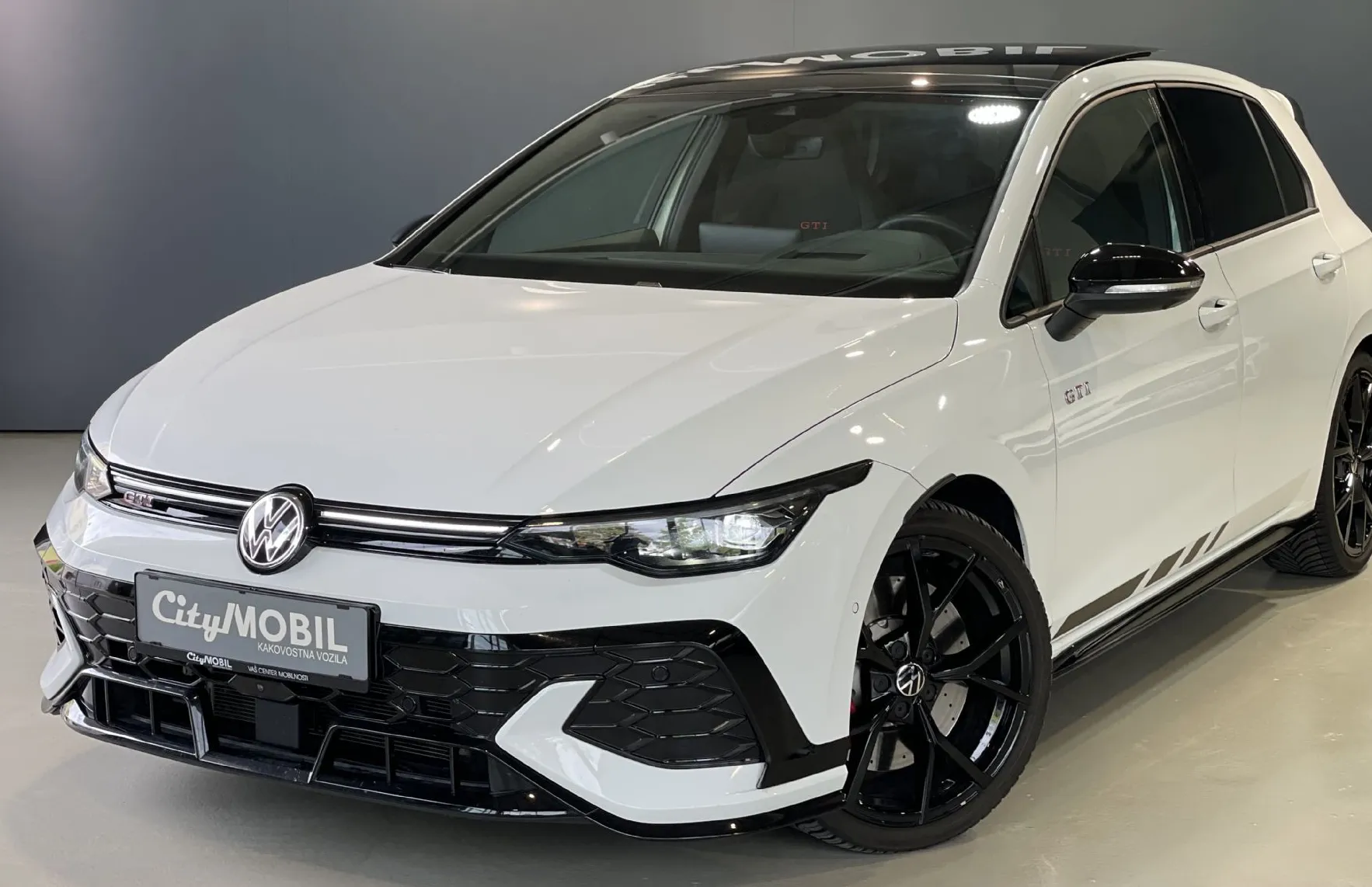 Zunanja slika - VW Golf - GTI-HEADUP-PANO-NAVI-GRETJE-LED-LANE-HARMAN KARDON - 1