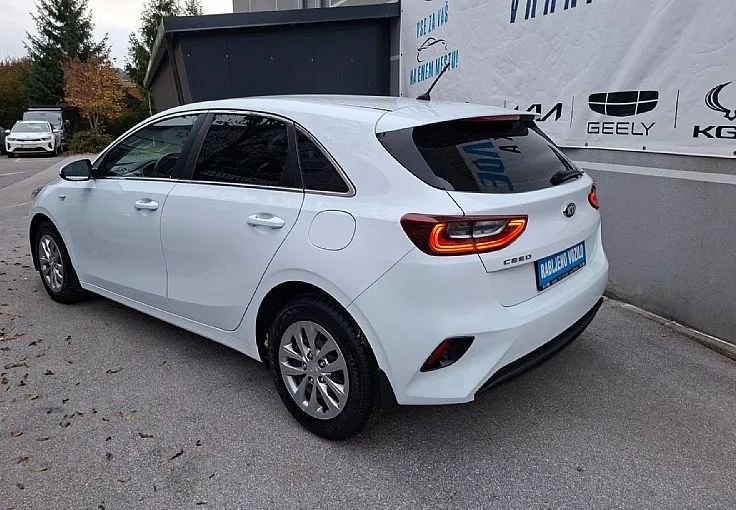 Zunanja slika - KIA Ceed - 1.6 CRDi EX Urban ISG - 3