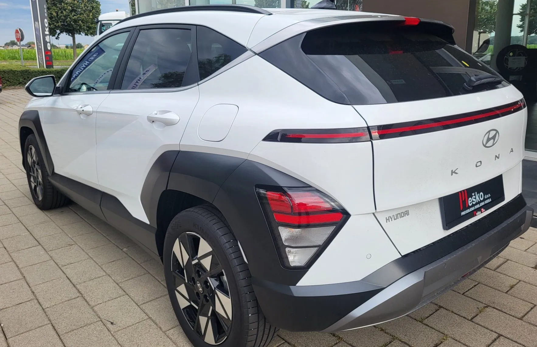 Zunanja slika - Hyundai Kona - 1.6 T-GDI Premium AUT-slo-1last-tov.garan-navi-alu - 4