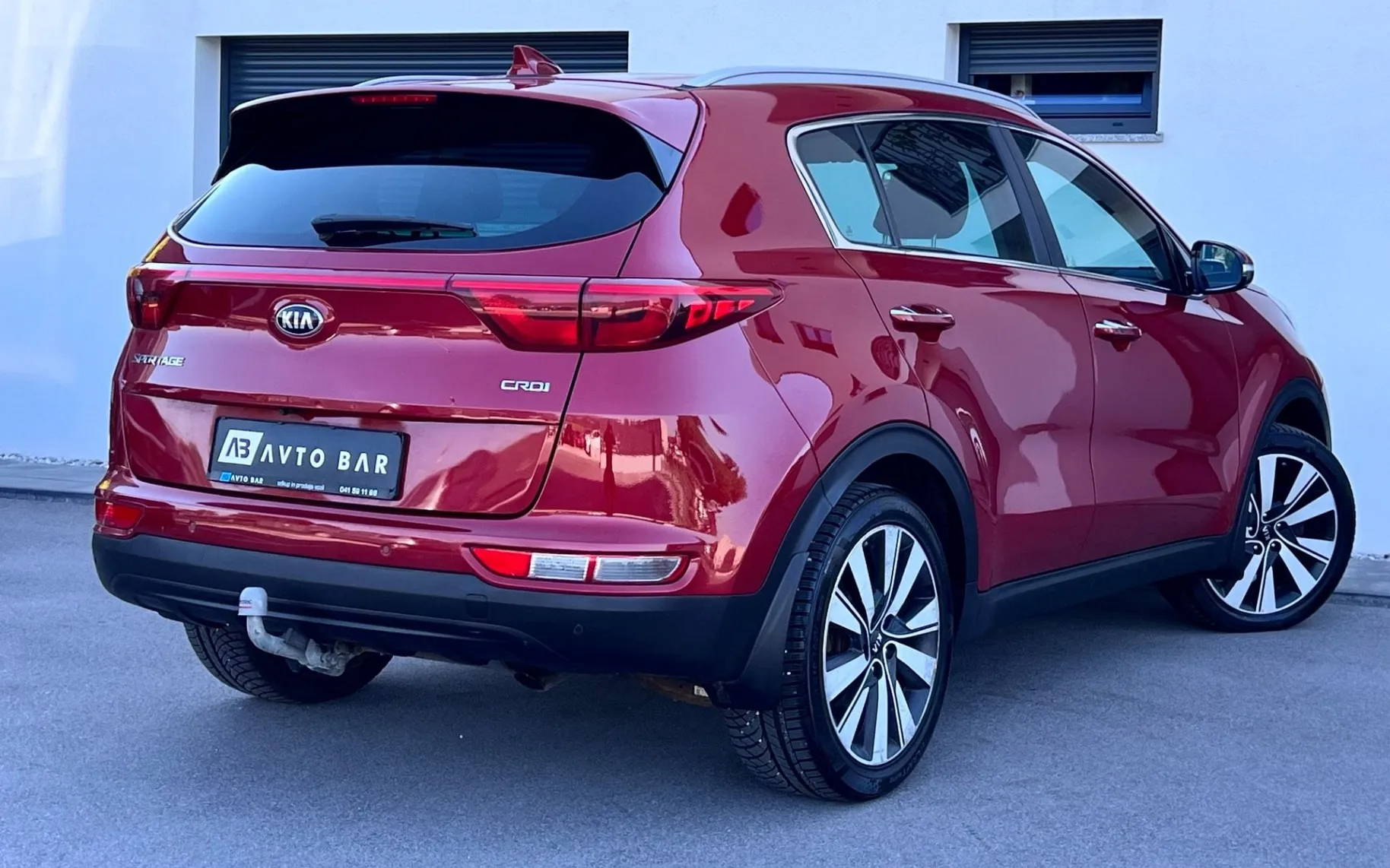 Notranja slika - KIA Sportage - 4WD 2.0 CRDI+SLO+KEYLESS GO+MRTVI KOT+KAMER... - 8